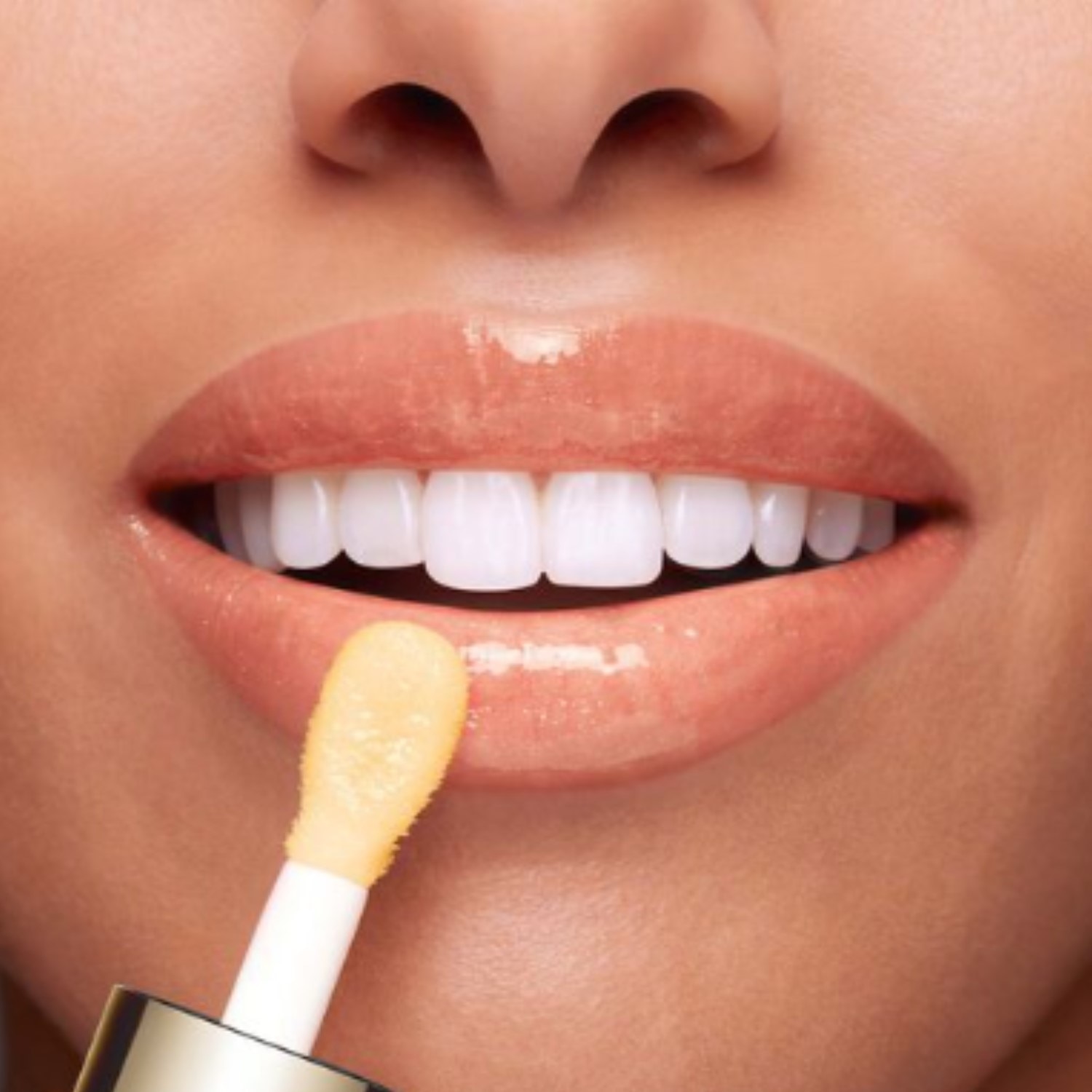 LIP COMFORT OIL (ACEITE HIDRATANTE PARA LABIOS CON UN TOQUE DE COLOR)